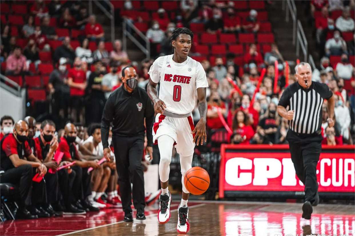 开云体育app-包含外援爆发独揽全队得分，领队队伍锋芒毕露的词条