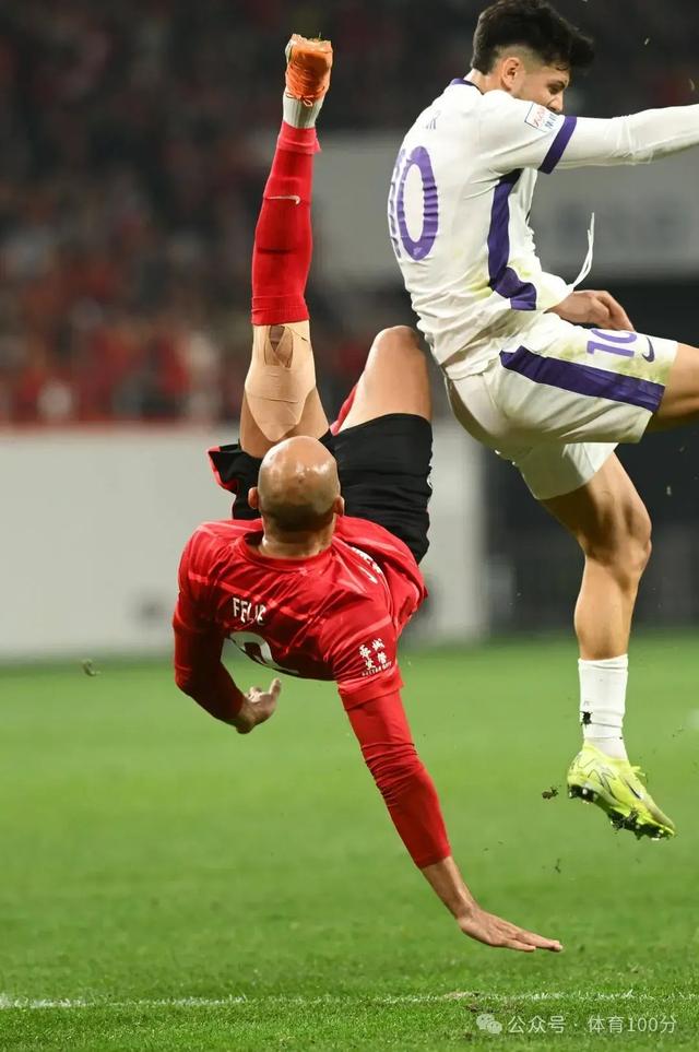 比赛中球队战胜实力强大对手，令人震惊