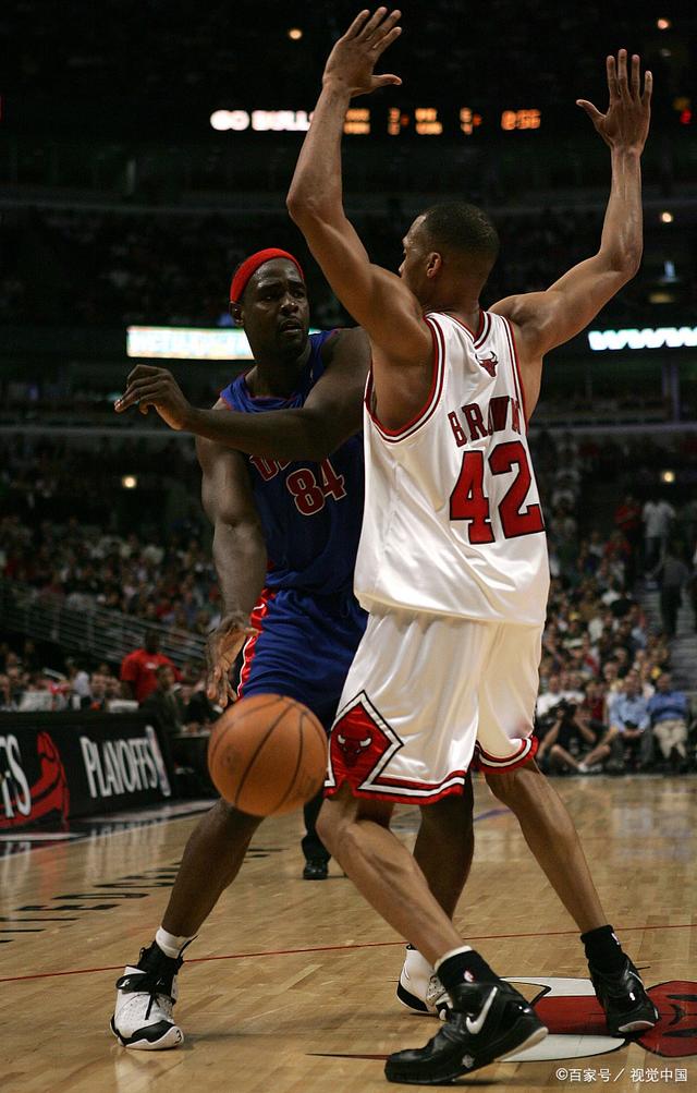 开云体育网页版-神奇一幕：球员们的高超球技让对手望尘莫及