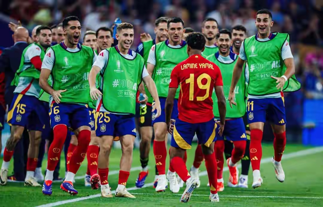 欧洲杯预选赛拉开帷幕，球队冲刺冠军