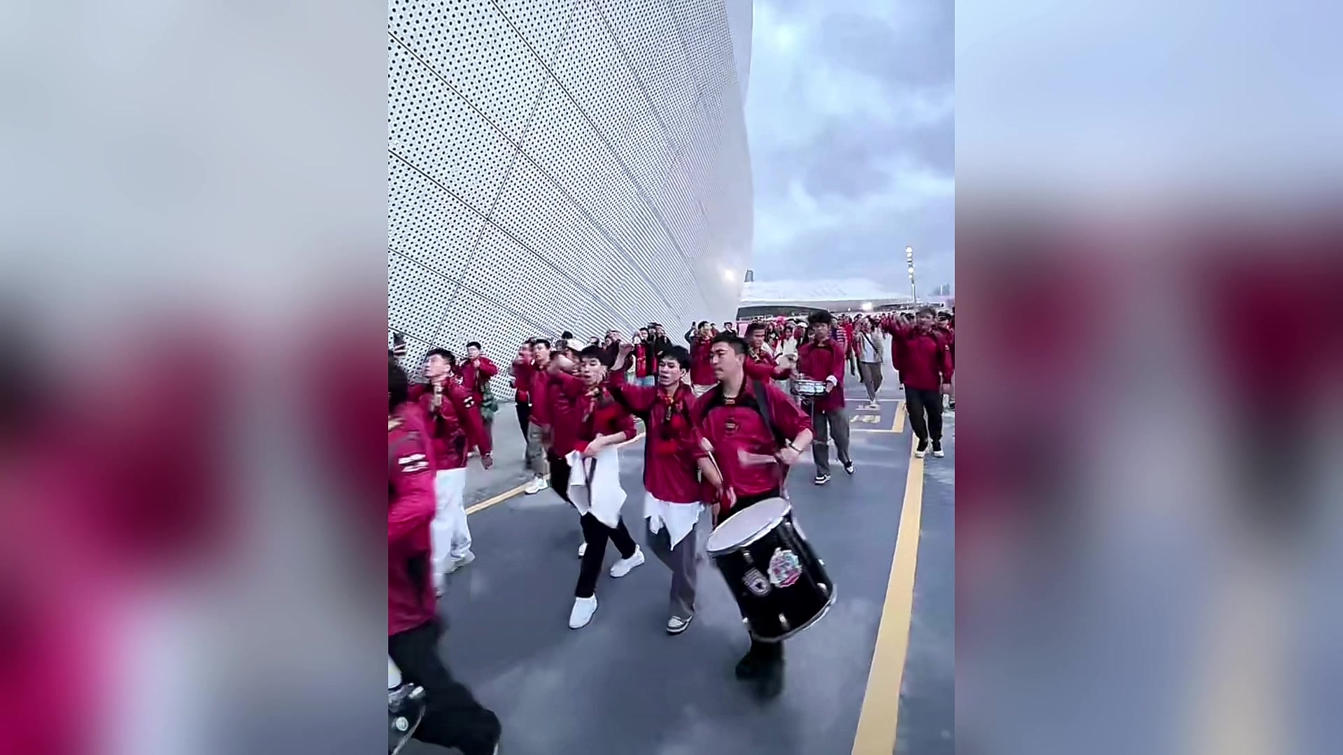 开云体育中国官网-创下历史记录的胜利引发球迷欢呼