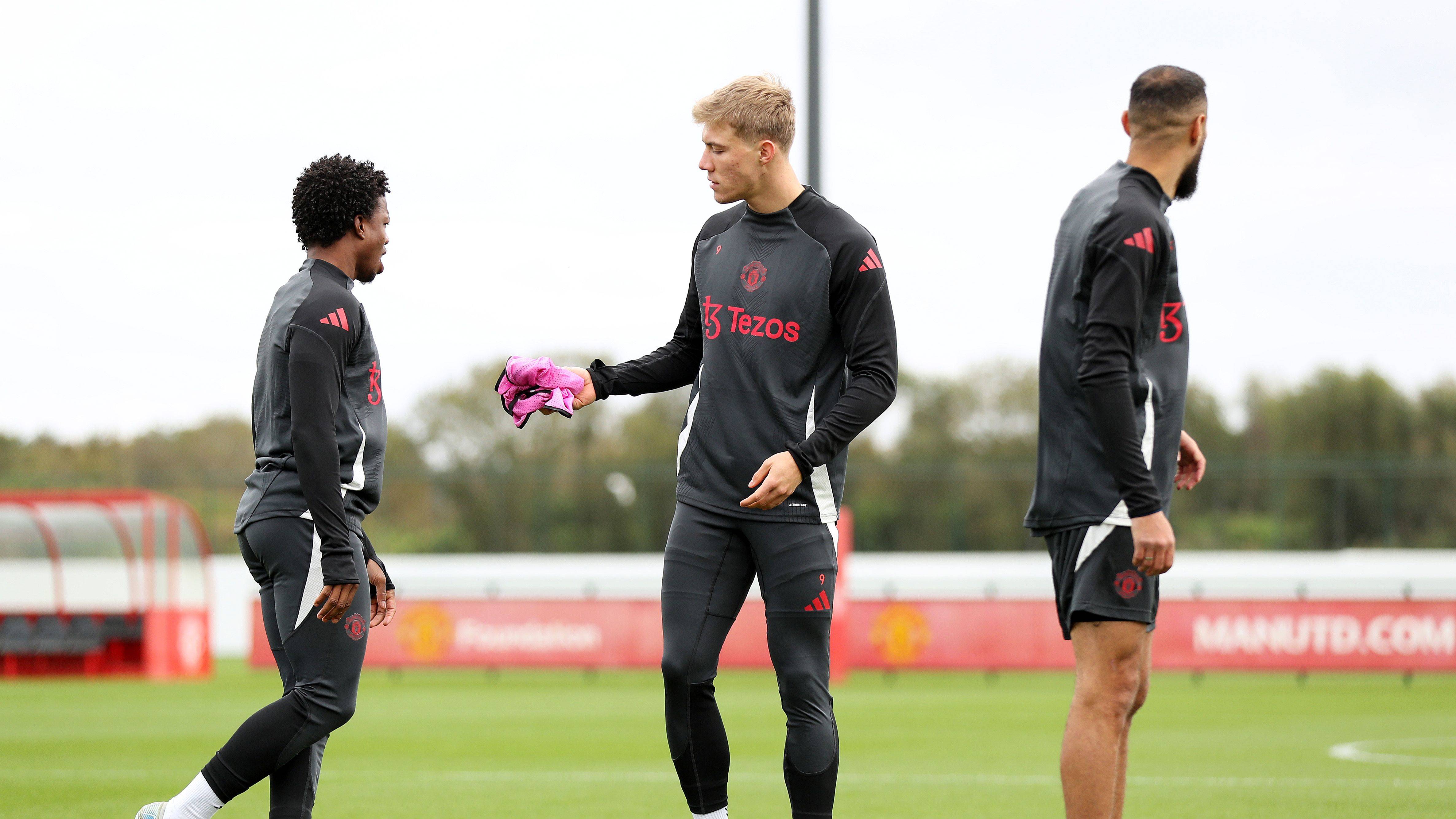 关于曼联球员伤愈复出,表现出色助球队取胜的信息 关于曼联球员伤愈复出,表现出色助球队取胜的信息