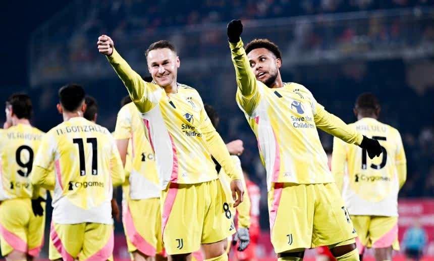 开云体育中国官网-佛罗伦萨队百战百胜，铸就不败金身，一触即发