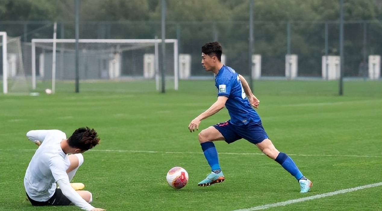 开云体育网页版登录入口-国内足球联赛胜负难料，球员表现出色