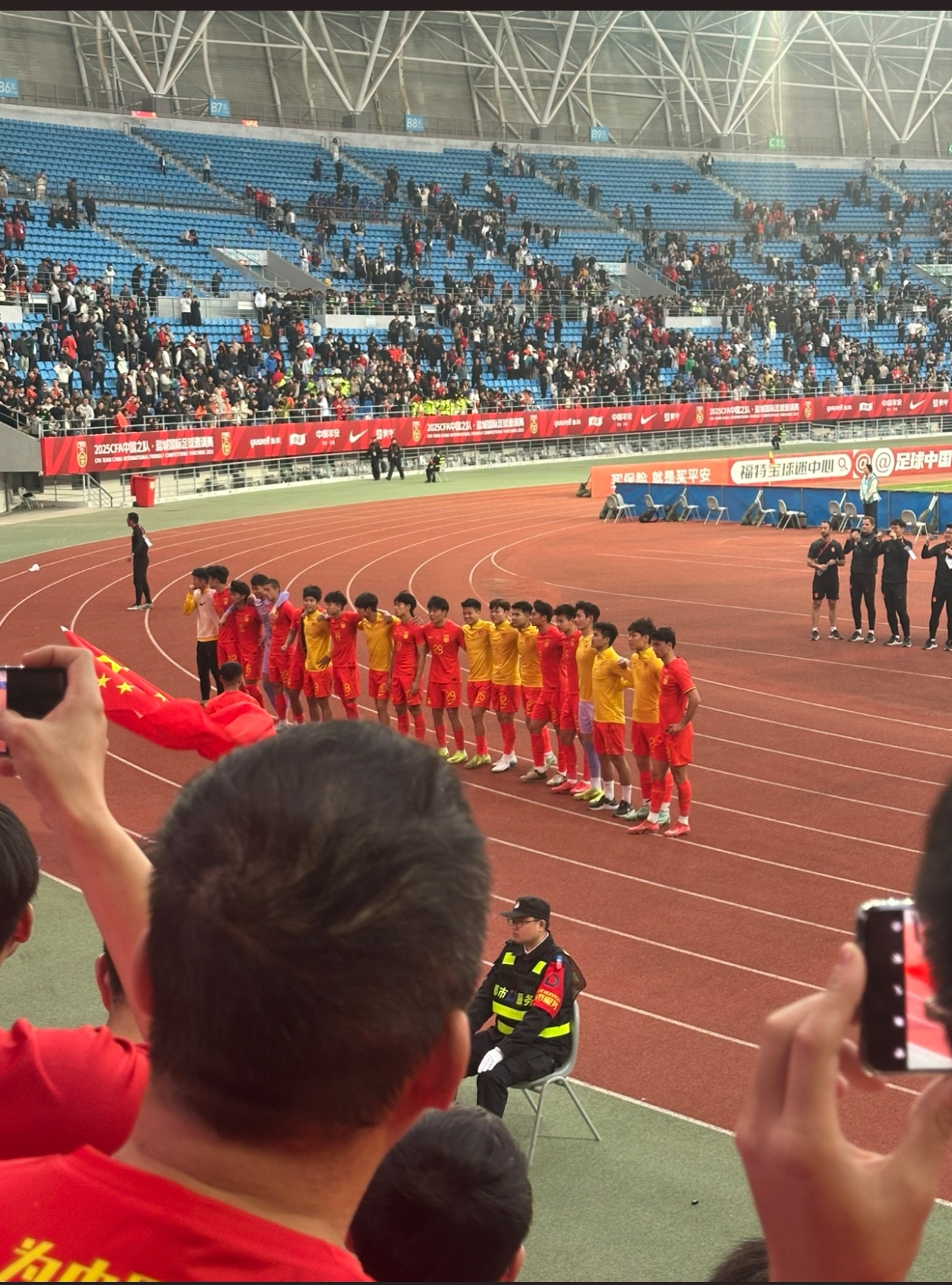 惊天动地！国内足球赛事点燃狂热热情的简单介绍