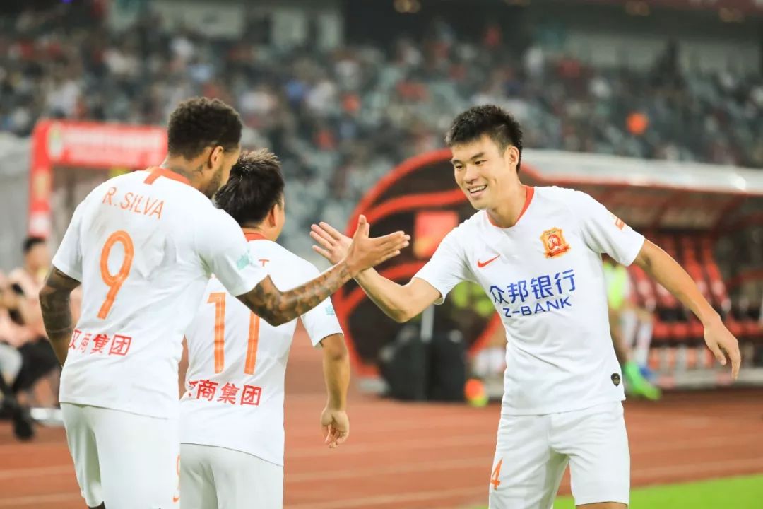 开云体育官网-深圳佳兆业击败武汉卓尔，实现连胜