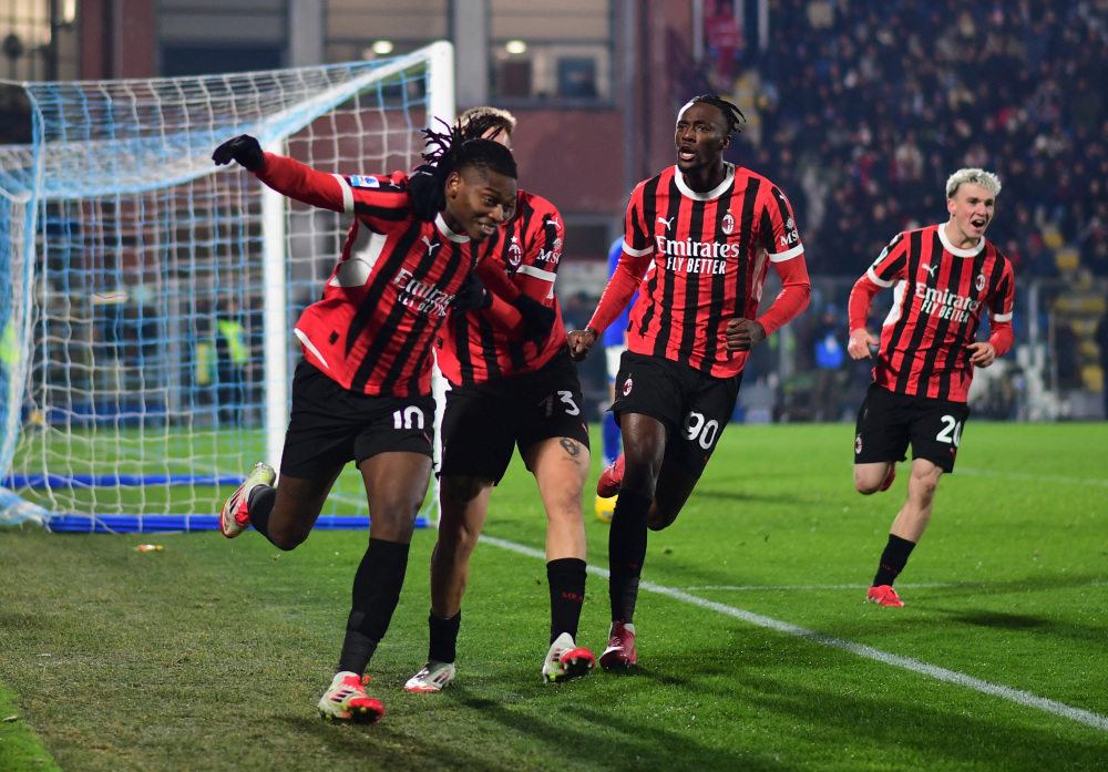 AC米兰客场惊险逆转，取得宝贵三分