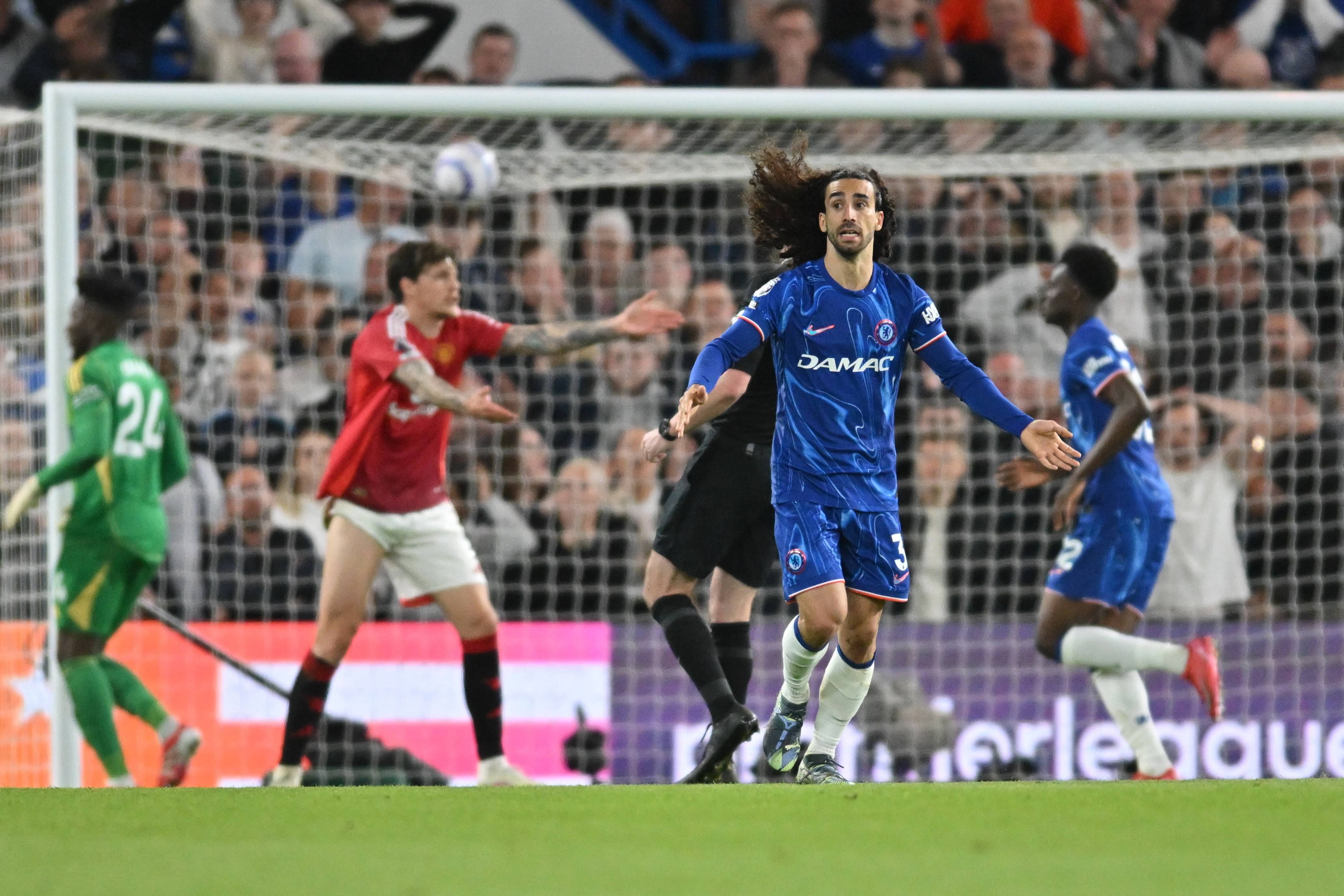 切尔西门将连续扑救受到球迷赞扬