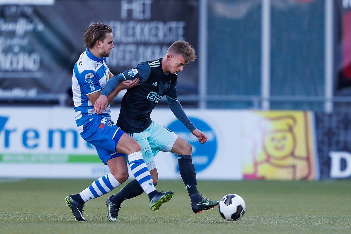 洛里昂客场完胜勒阿弗尔,豪取三分 洛里昂客场完胜勒阿弗尔,豪取三分