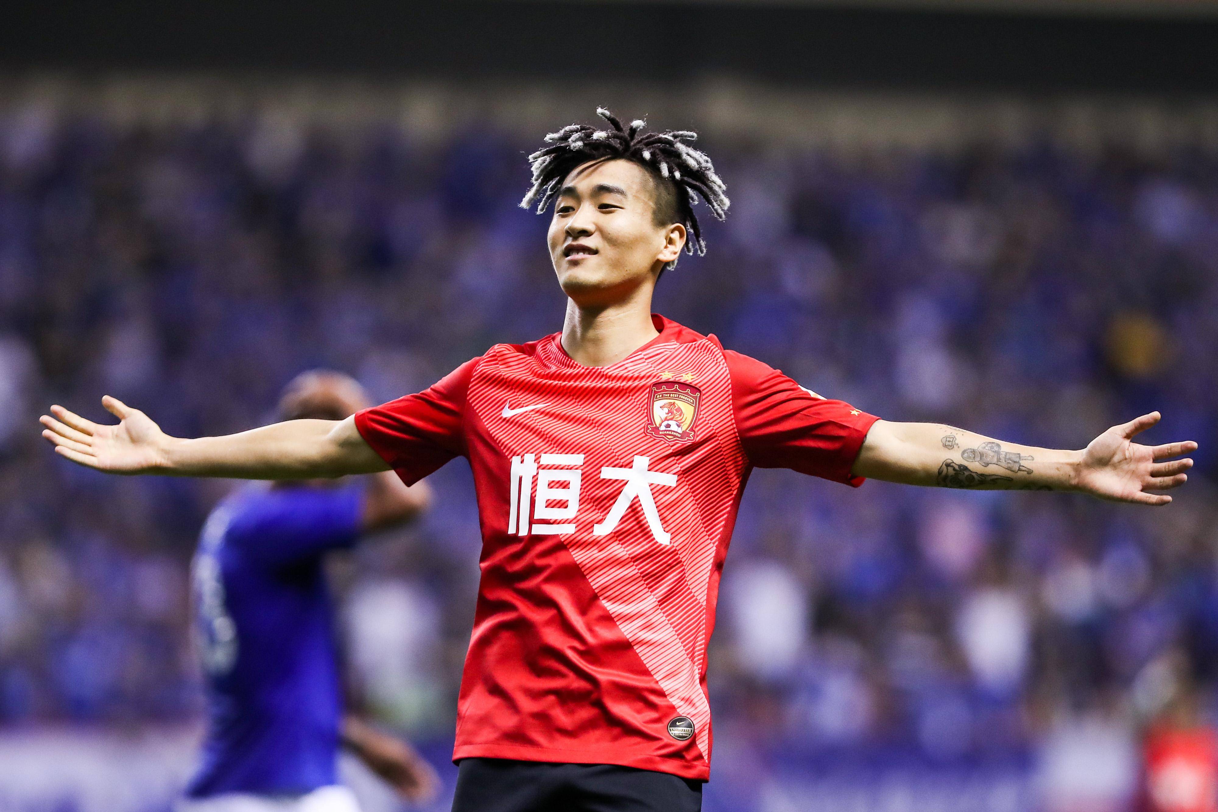 关于广州队实现历史性胜利，引发球迷狂热的信息