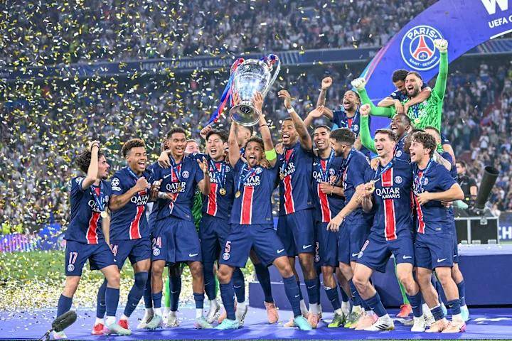 巴黎圣日耳曼豪取胜利，占据联赛榜首的简单介绍