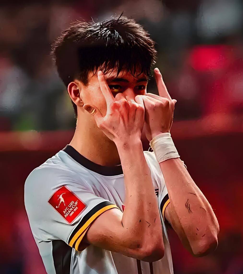 开云体育入口-关于年轻球员惊艳表现，引发球迷狂热讨论的信息