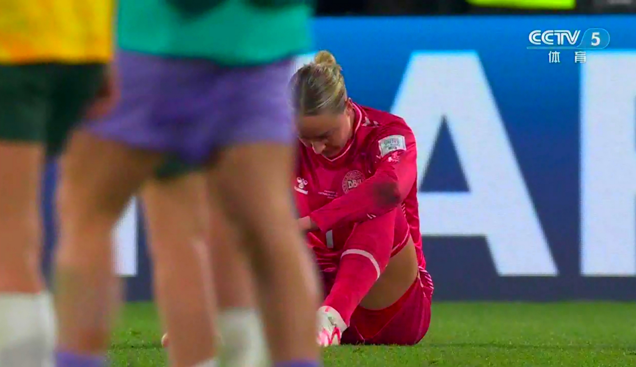 包含丹麦队逼平对手，激战点球大战成功晋级的词条