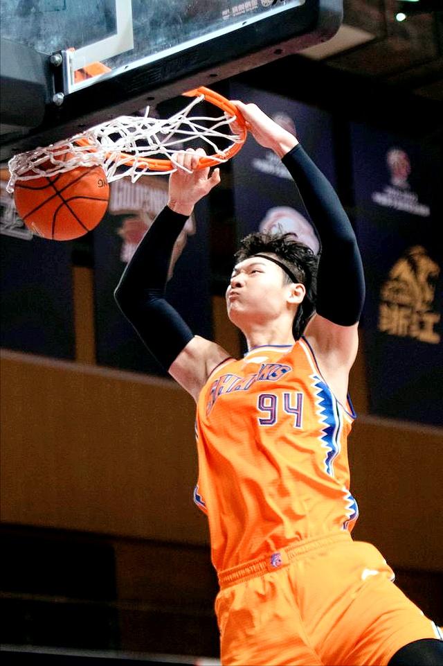 上海男篮势如破竹，连胜不断积累上升的简单介绍