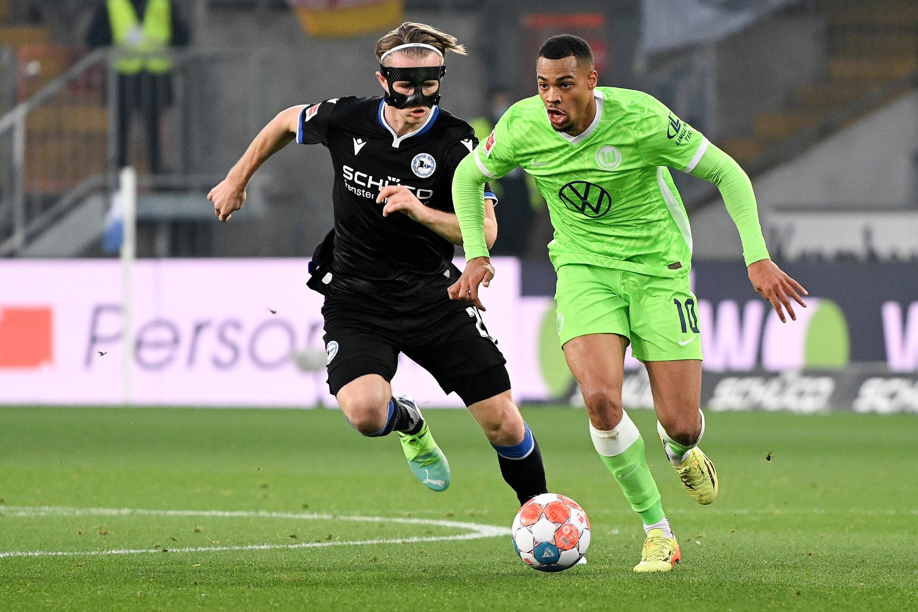 包含沃尔夫斯堡客场输给弗赖堡，遇到阻碍的词条